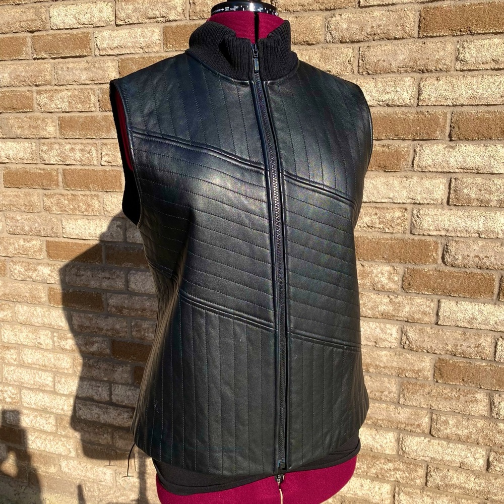 Investments | Black Leather Vest with Zipper L♣️